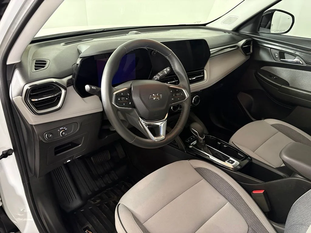 Used 2026 White Chevrolet LT image 17
