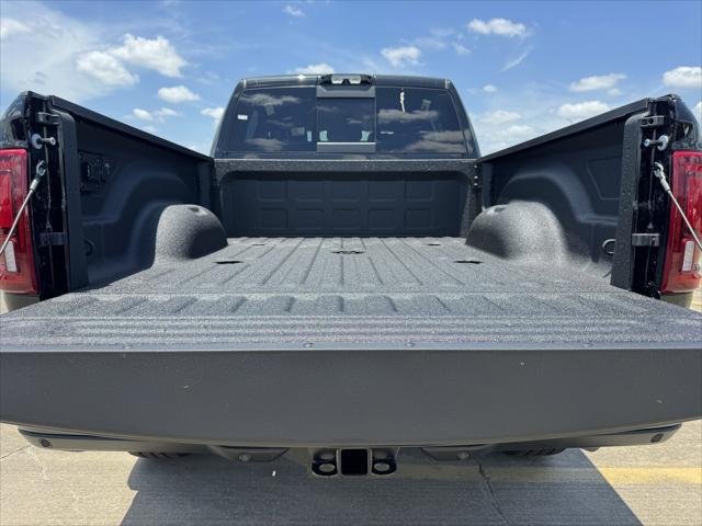 New 2026 Diamond Black Crystal Pearl-Coat Exterior Paint RAM LARAMIE image 12
