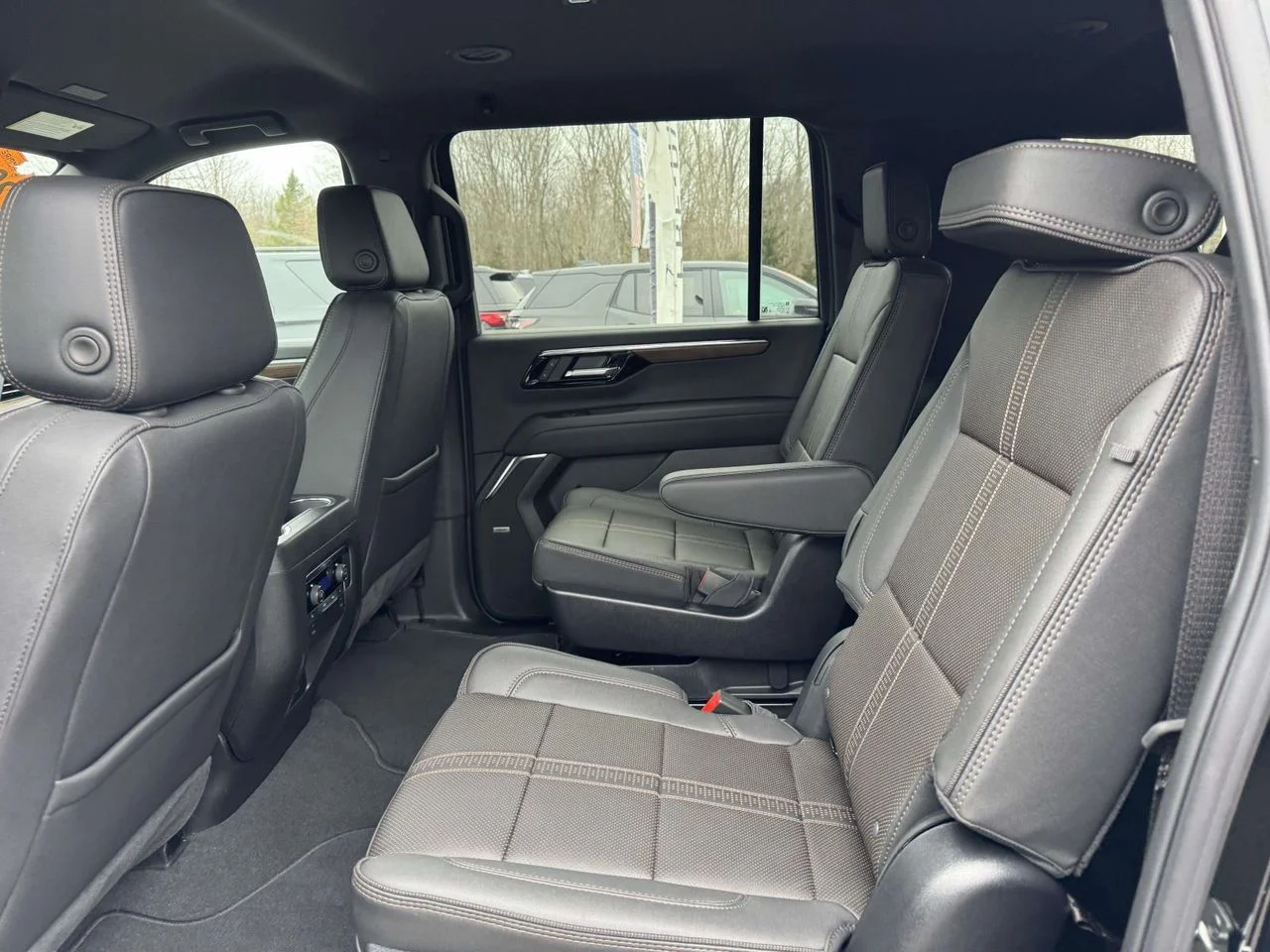 Used 2025 Black Chevrolet High Country image 9
