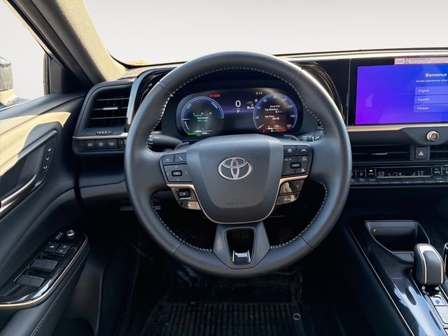 Used 2025 White Toyota XLE image 13