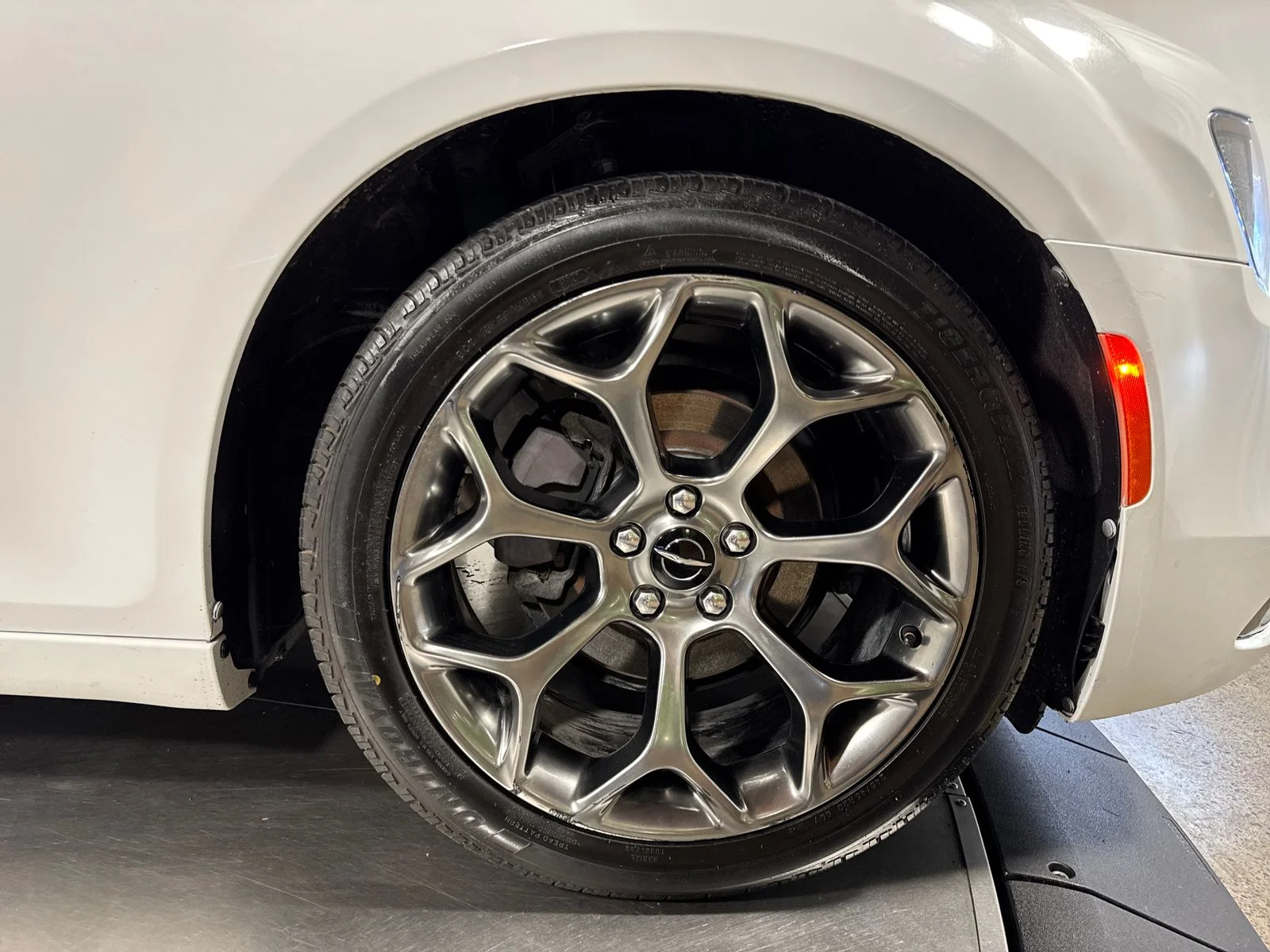 Used 2018 Bright White Clearcoat Chrysler Touring image 14