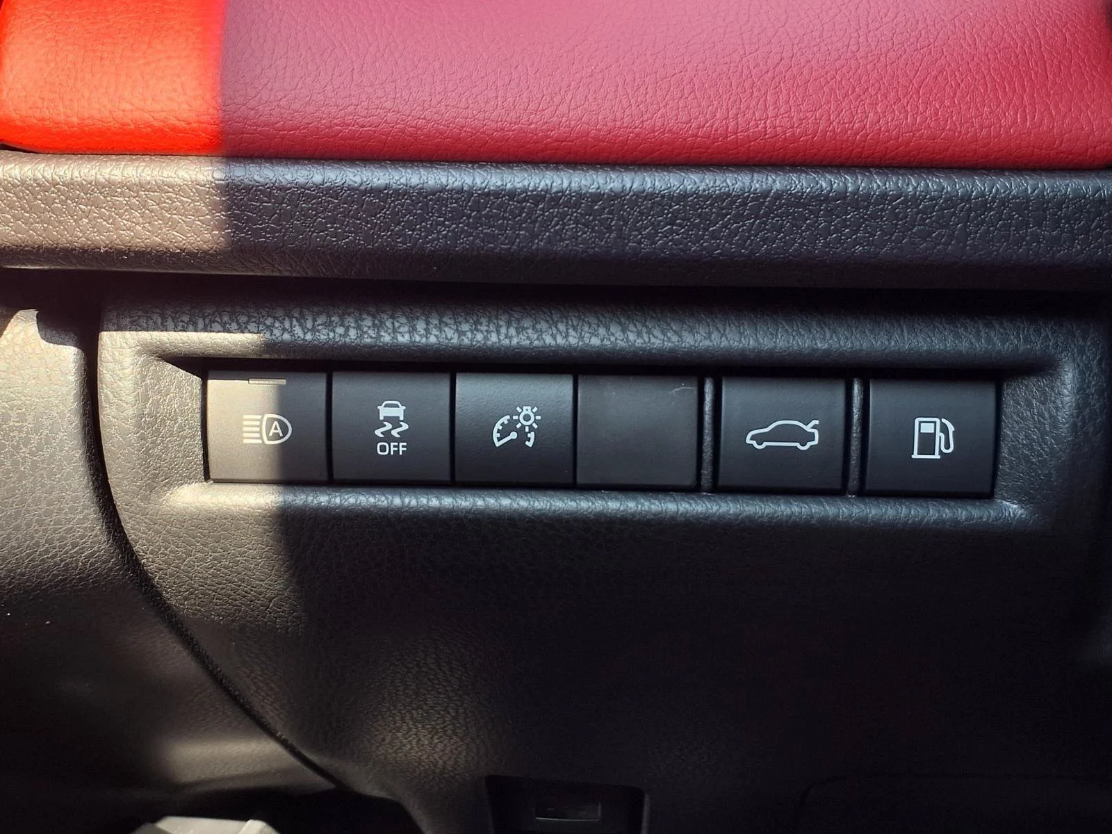 New 2026 Wind Chill Pearl <sup>1</sup> Toyota  XSE image 10