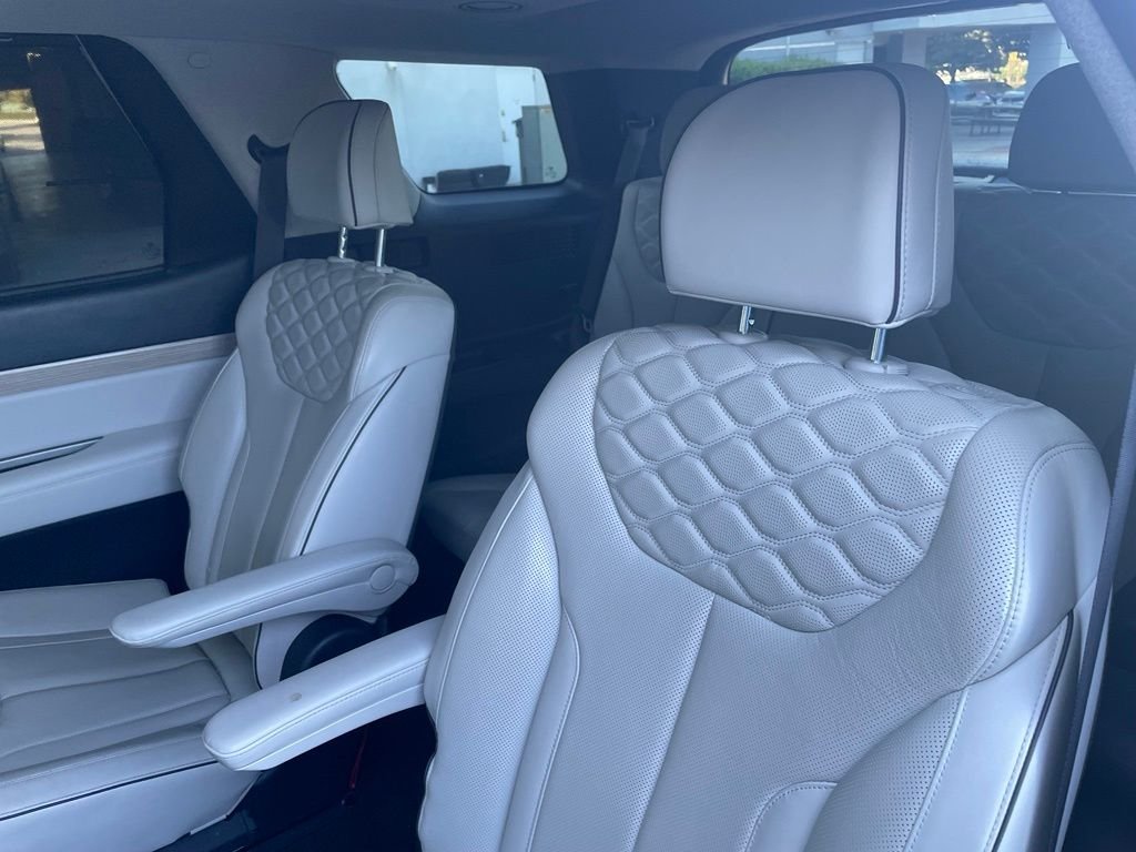 Used 2022 Graphite Hyundai Limited image 7