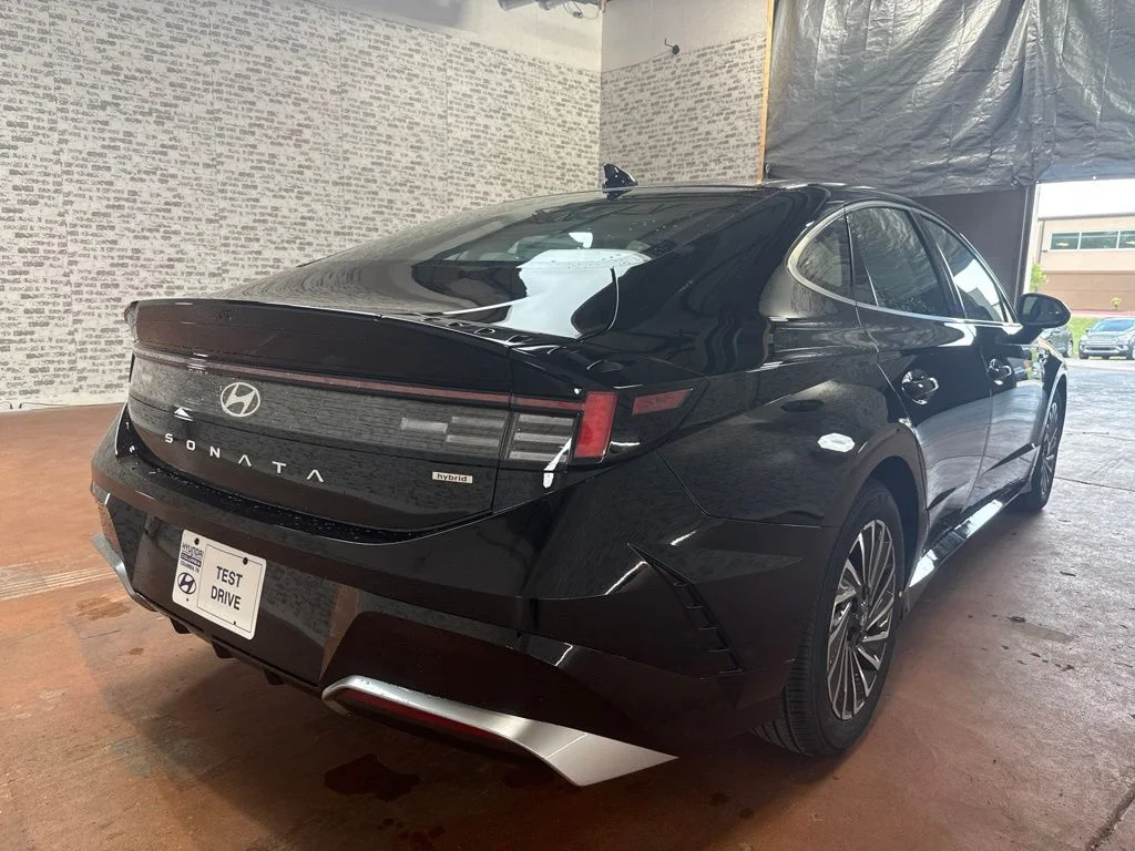 New 2026 Abyss Black Hyundai SEL image 7