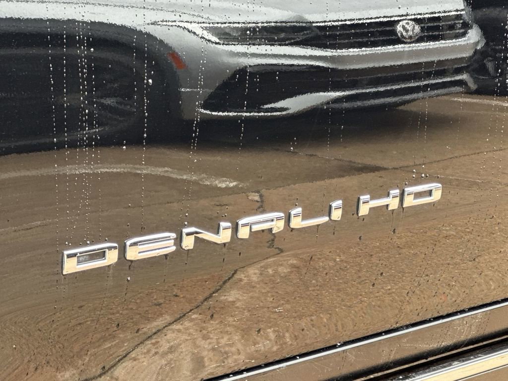 Used 2025 Onyx Black GMC Denali Ultimate image 34