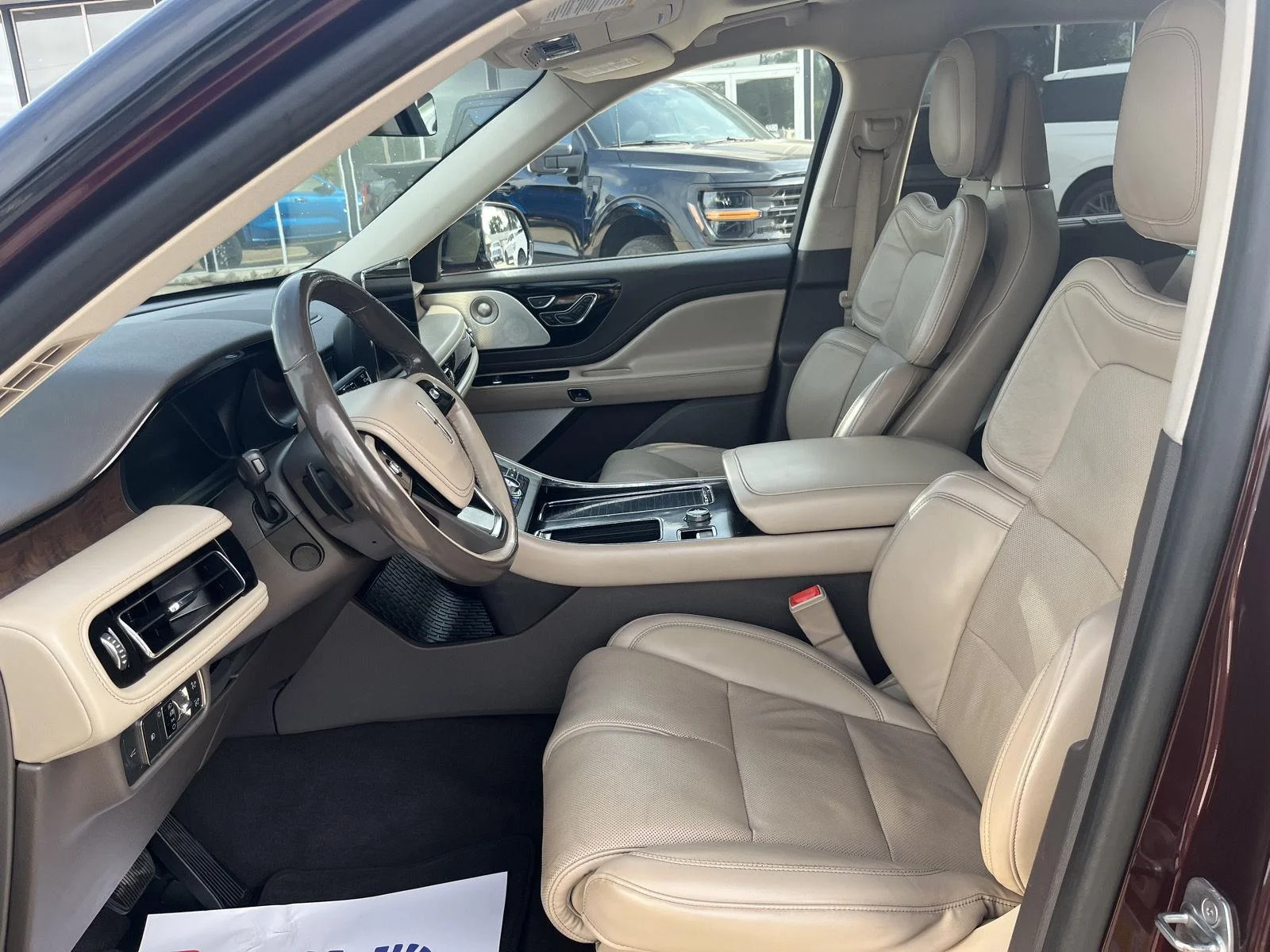 Used 2020 Red Lincoln Reserve image 18