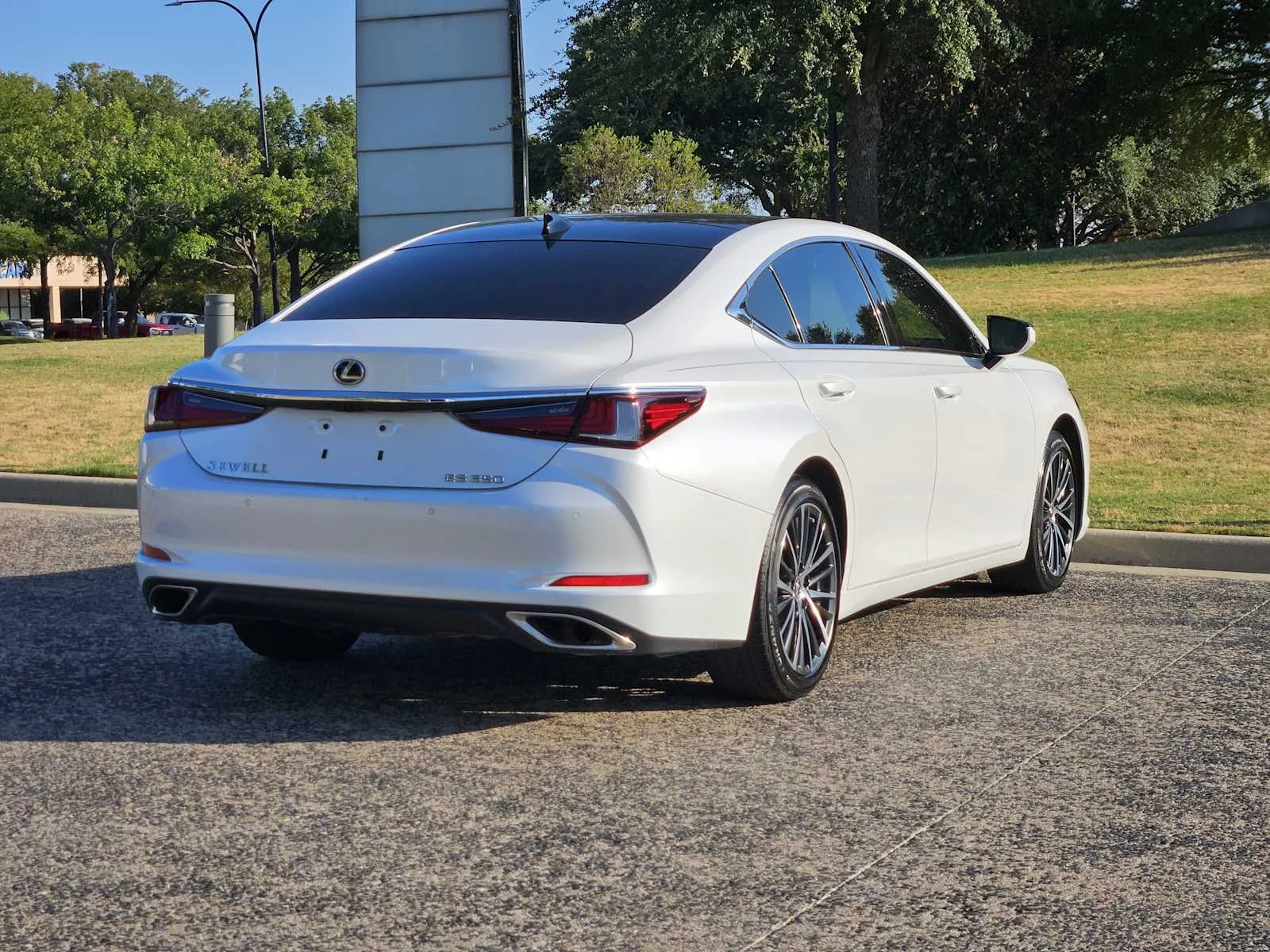 Certified Used 2024 EMINENT WHITE PEARL Lexus  image 4
