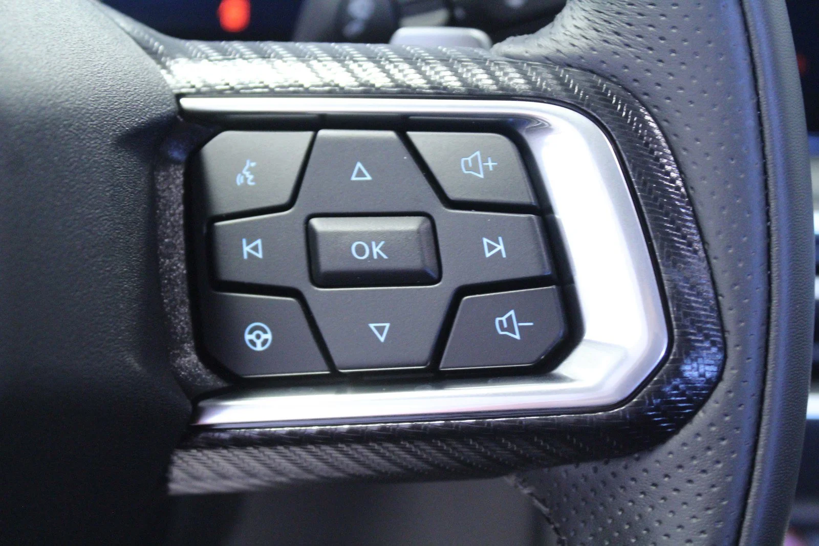 Used 2024 Oxford White Ford GT Premium image 19