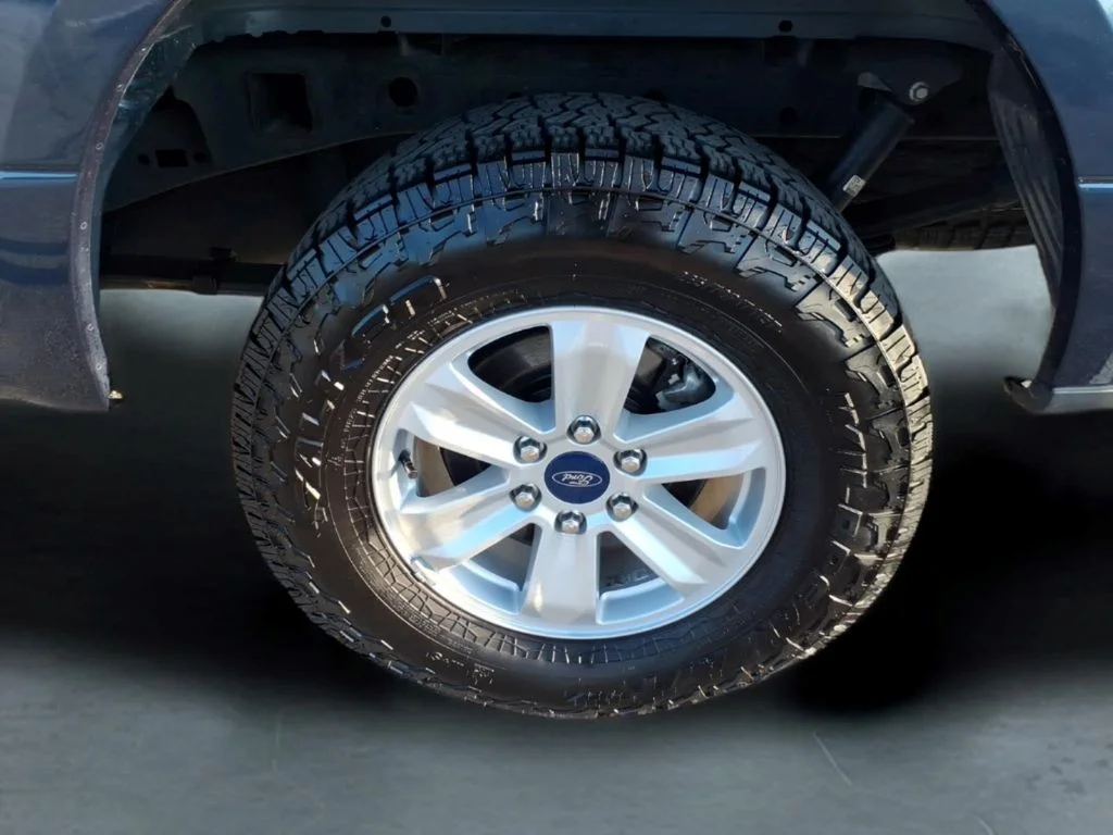 Used 2019 Blue Ford XLT image 8