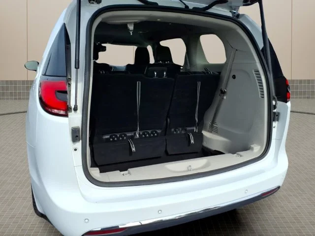 Used 2024 White Chrysler Touring L image 11
