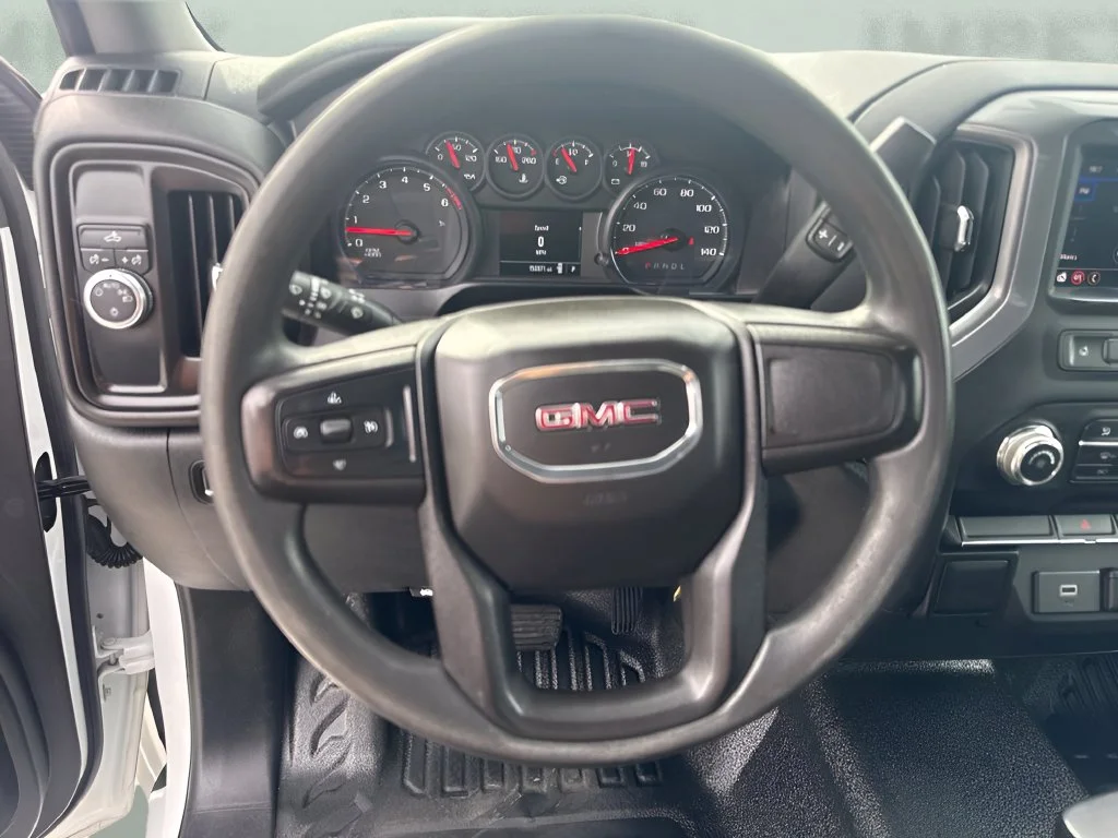 Used 2020 White GMC Base image 12