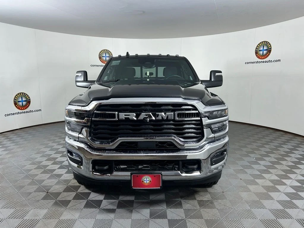 New 2026 Diamond Black Crystal Pearl-Coat Exterior Paint RAM Tradesman image 12