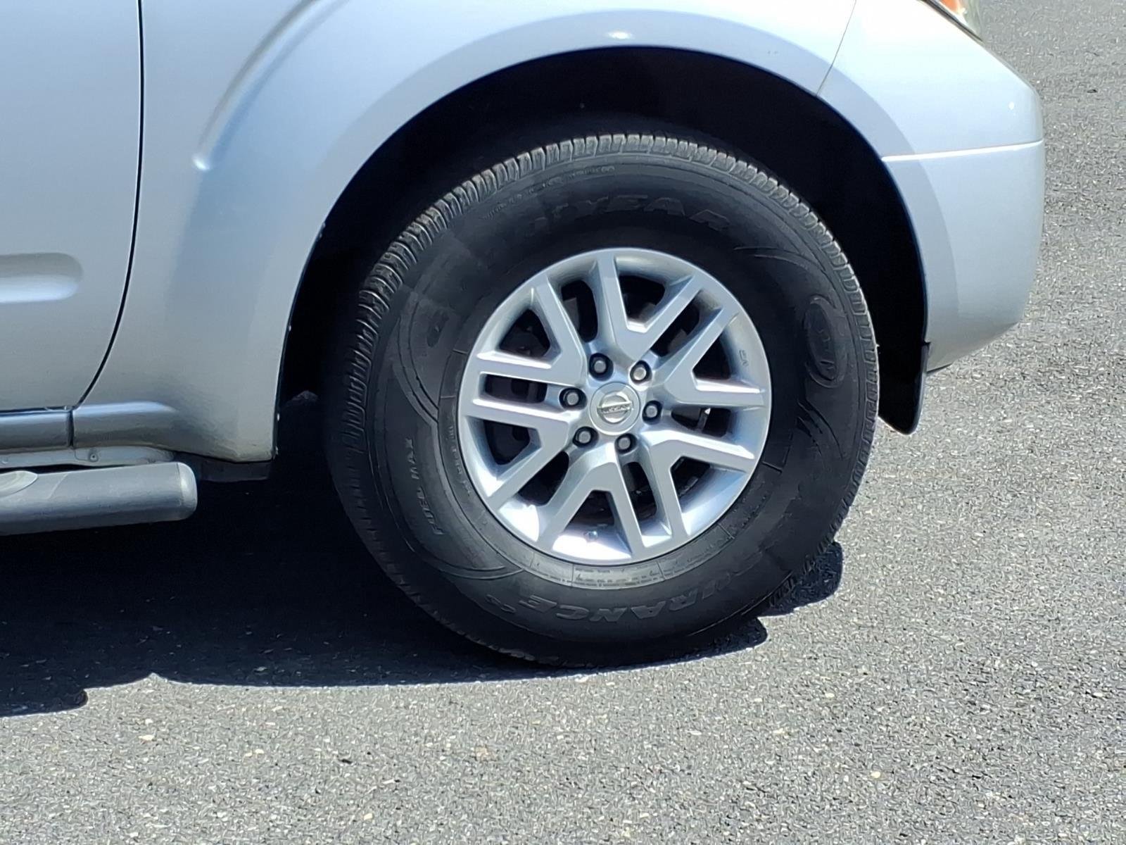 Used 2015 Brilliant Silver Nissan SV image 11