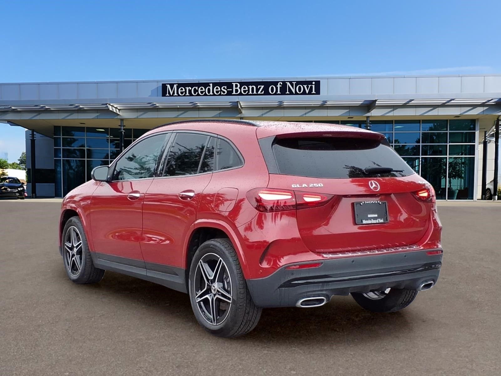 Used 2025 Red Mercedes-Benz GLA 250 image 3