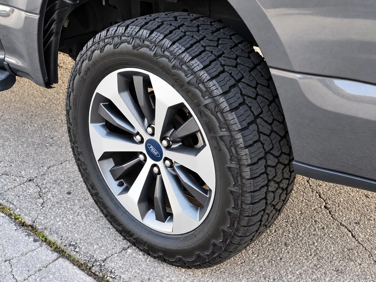 Used 2019  Ford  image 12