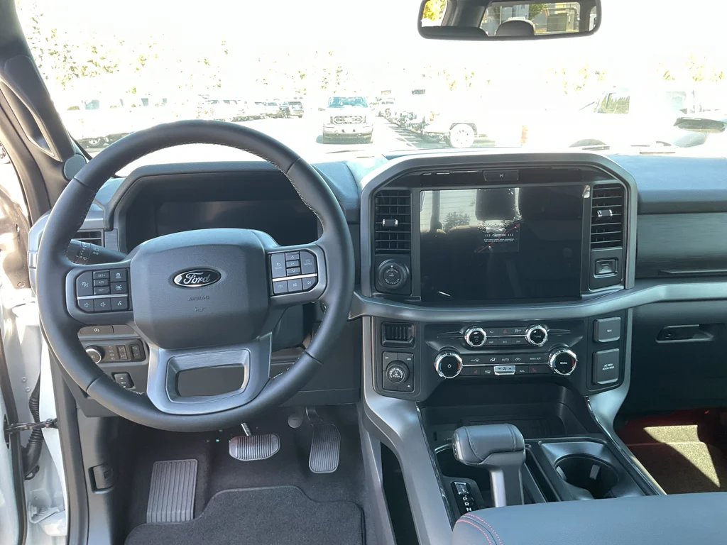 2025 Ford F-150 XLT - Photo 16
