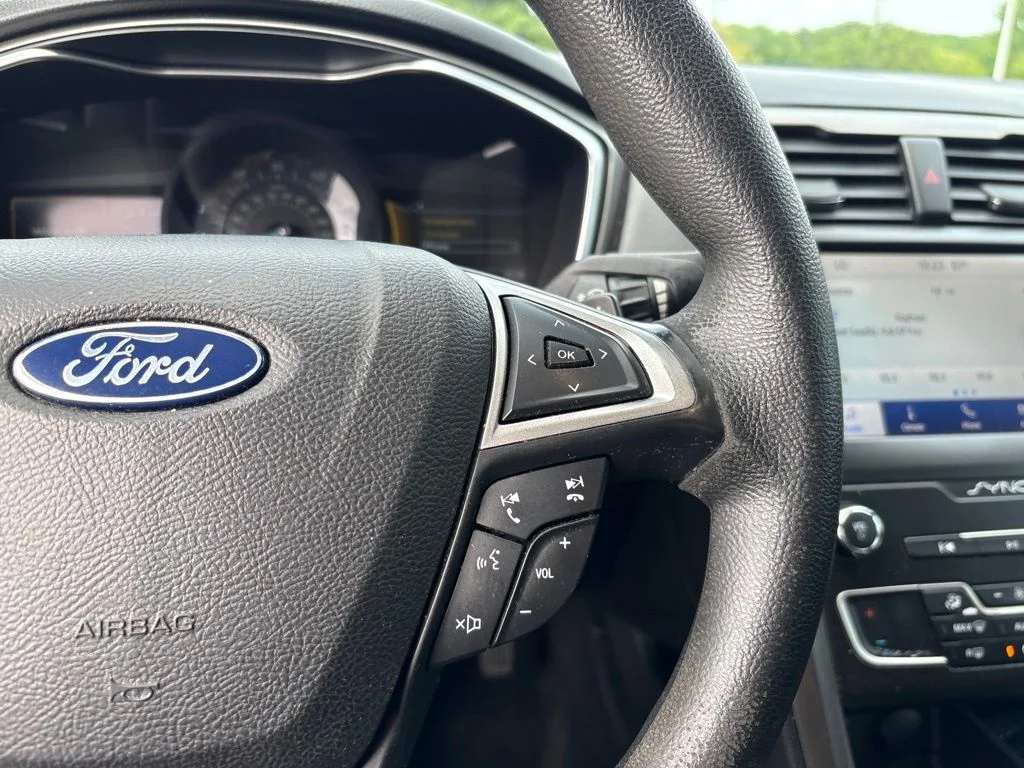 Used 2019 Silver Ford SE image 22