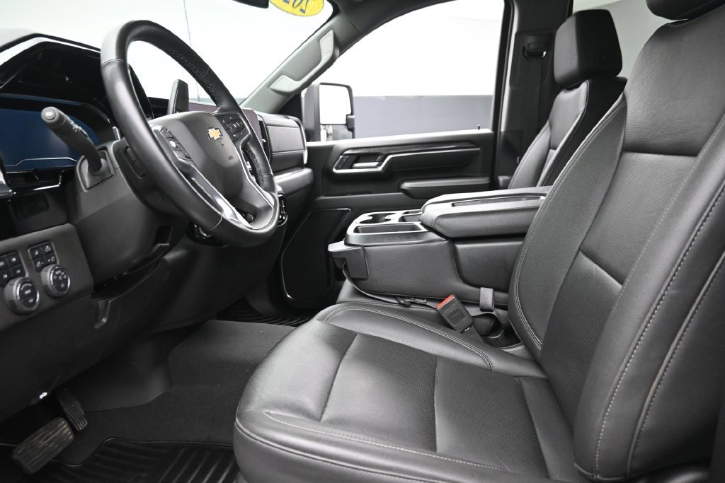Used 2025 White Chevrolet LTZ image 16