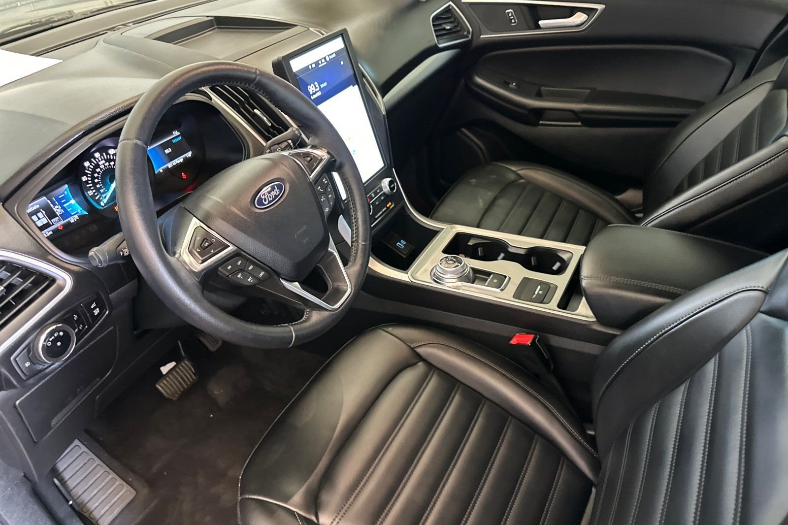 Used 2024 Gray Ford SEL image 9