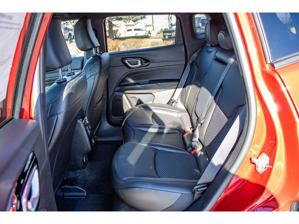 New 2026 Red Hot Pearlcoat Jeep Latitude Altitude image 37