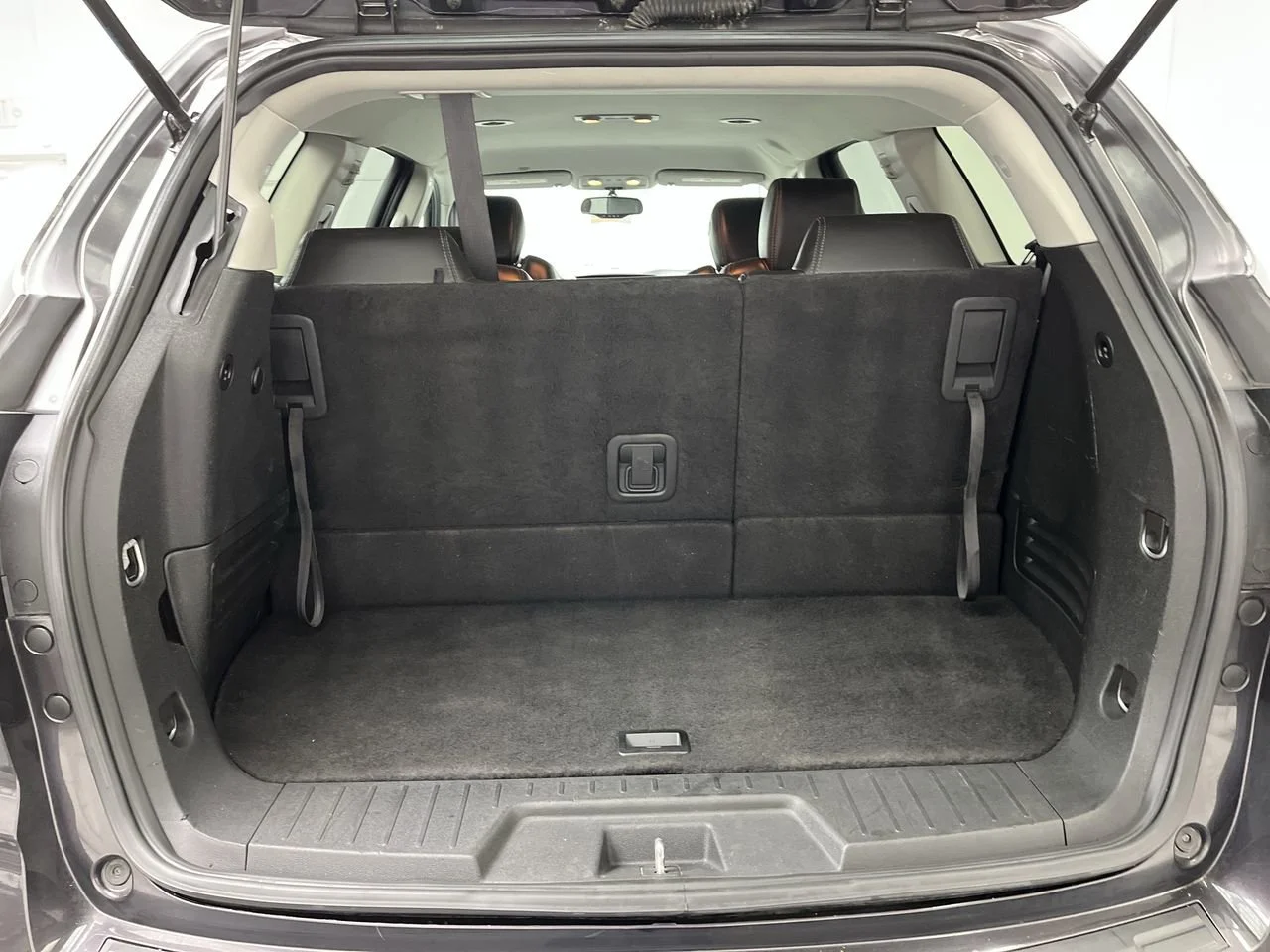 Used 2017 TUNGSTEN METALLIC Chevrolet LT image 28