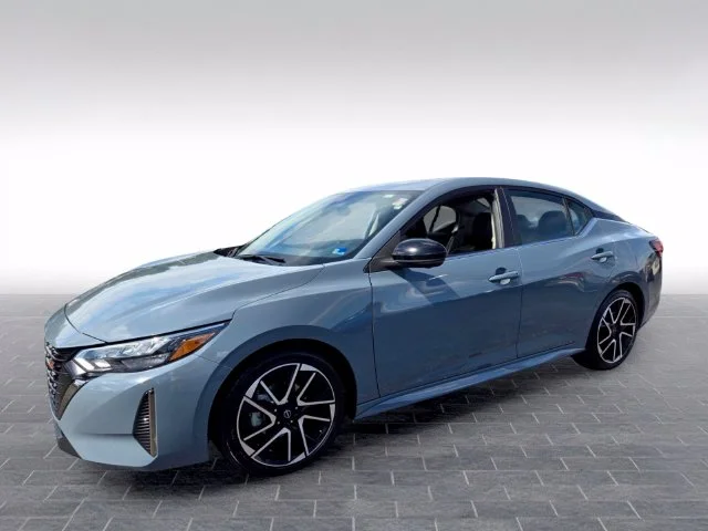 Used 2025 Gray Nissan SR image 3