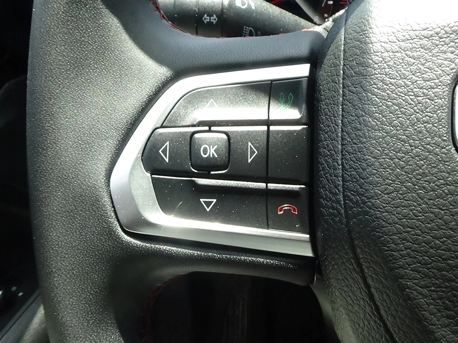 Certified Used 2025 Bright White Clear Coat (pw7) Jeep Trailhawk image 21