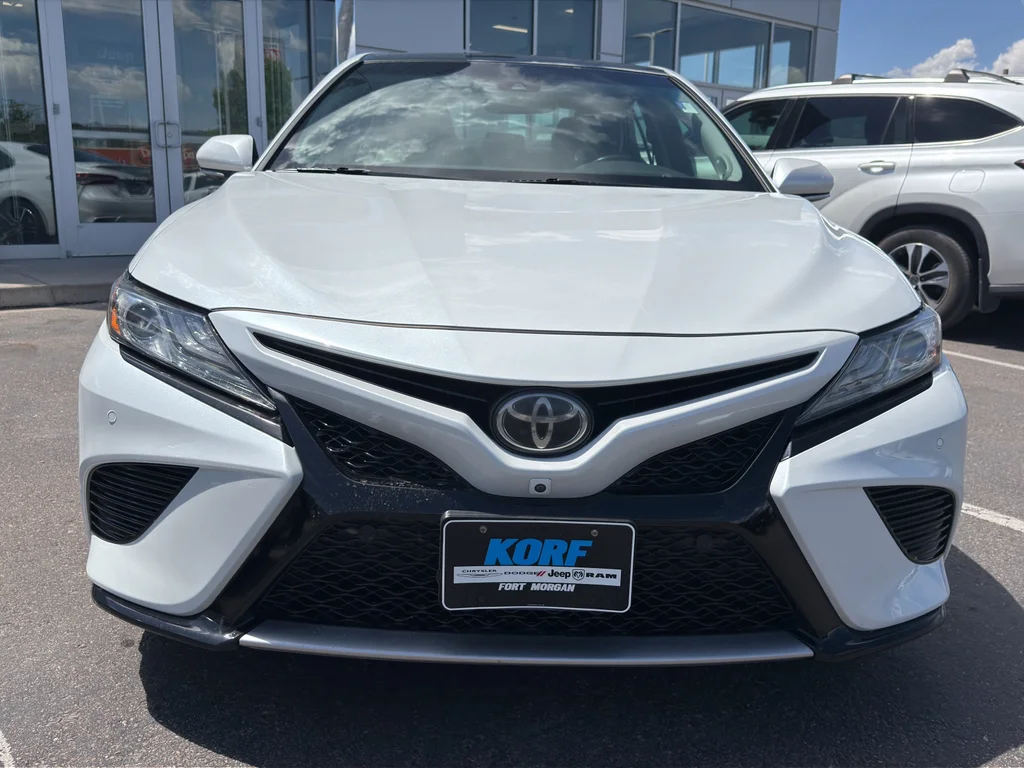 Used 2018 Super White Toyota XSE V6 image 7