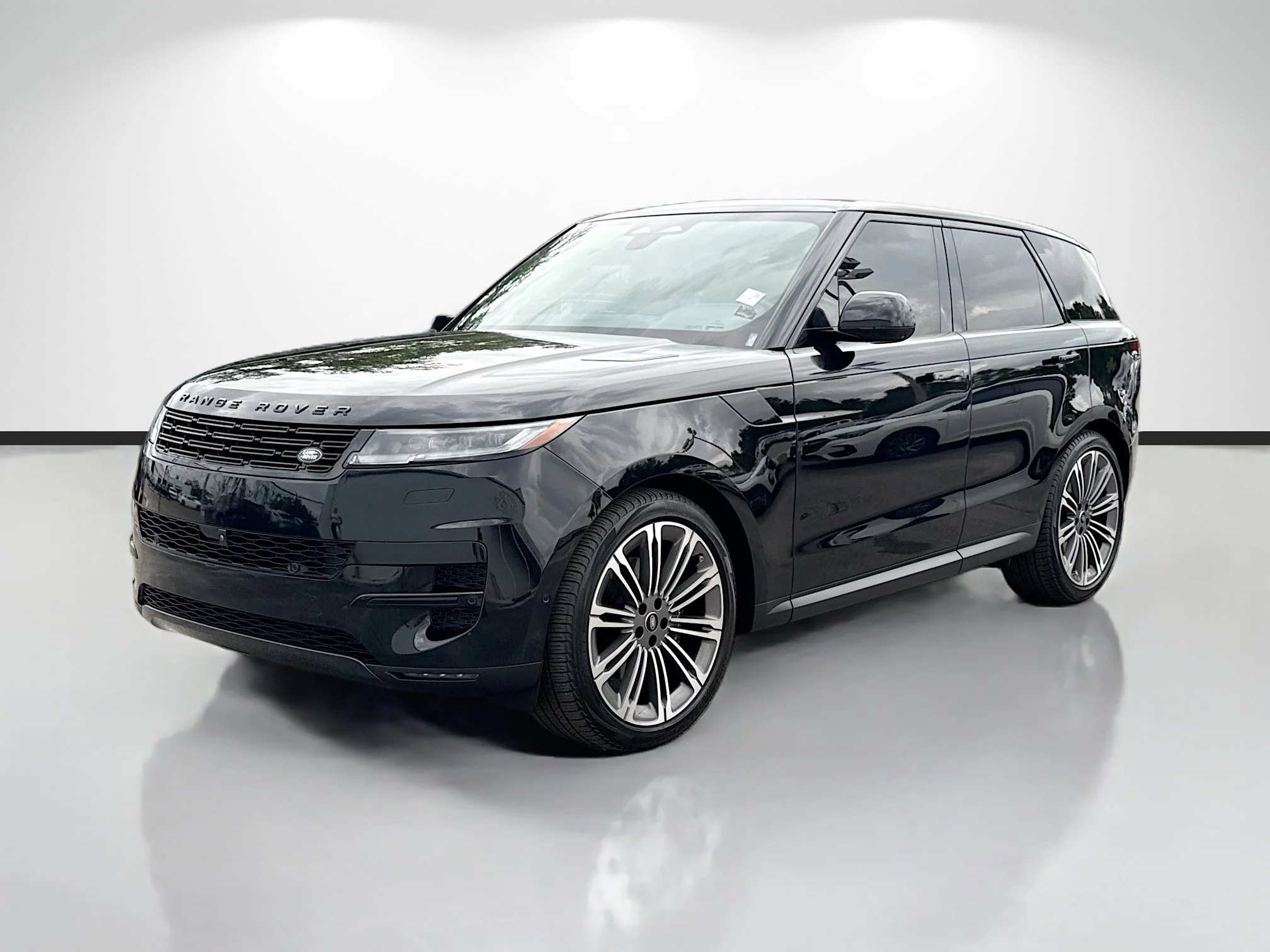 Used 2024 Santorini Black Metallic Land Rover SE image 7