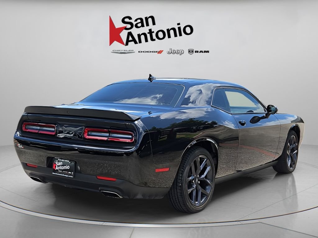 Used 2023 Black Dodge SXT image 15