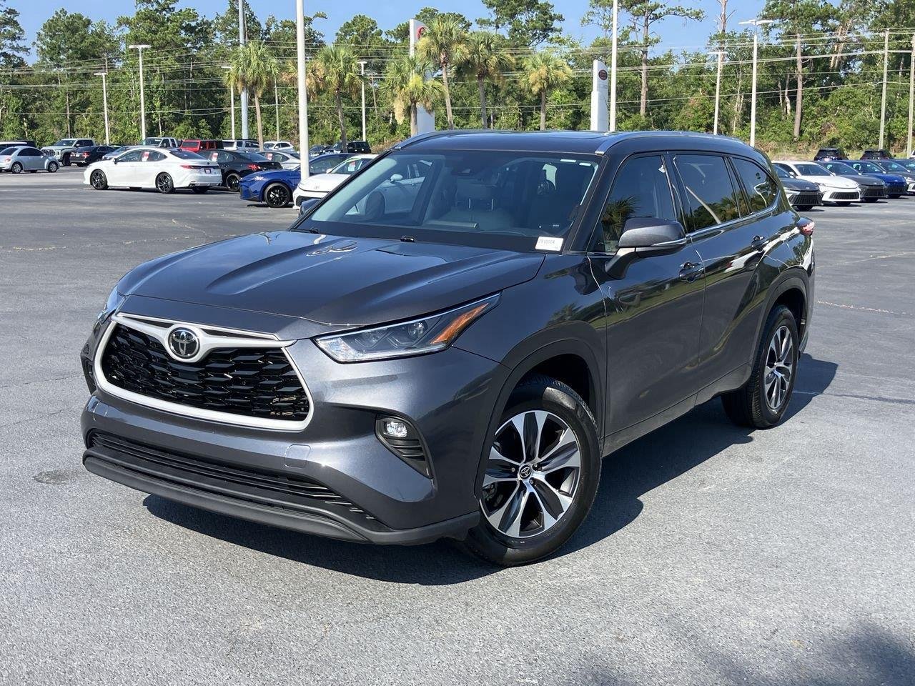 Used 2021 Gray (Magnetic Gray Metallic) Toyota XLE image 1