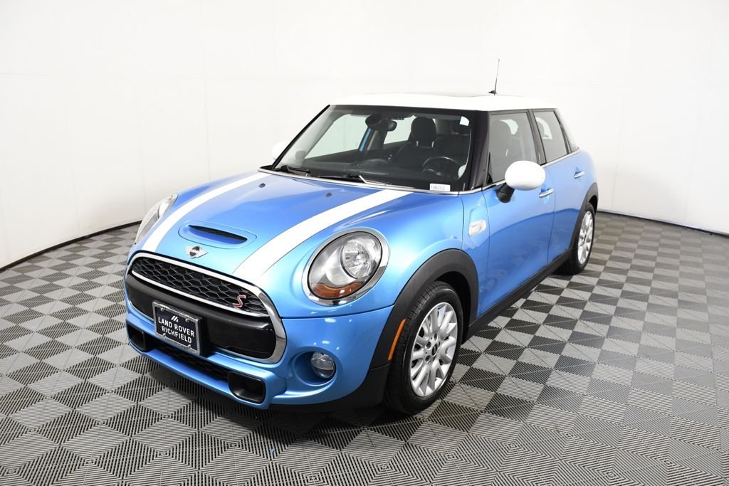 2015 MINI Cooper S 4 Door's photo