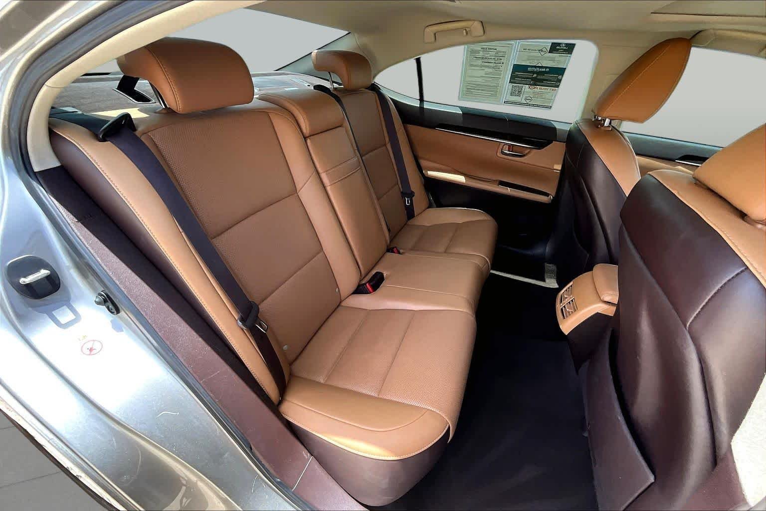 Used 2016 Atomic Silver Lexus  image 17