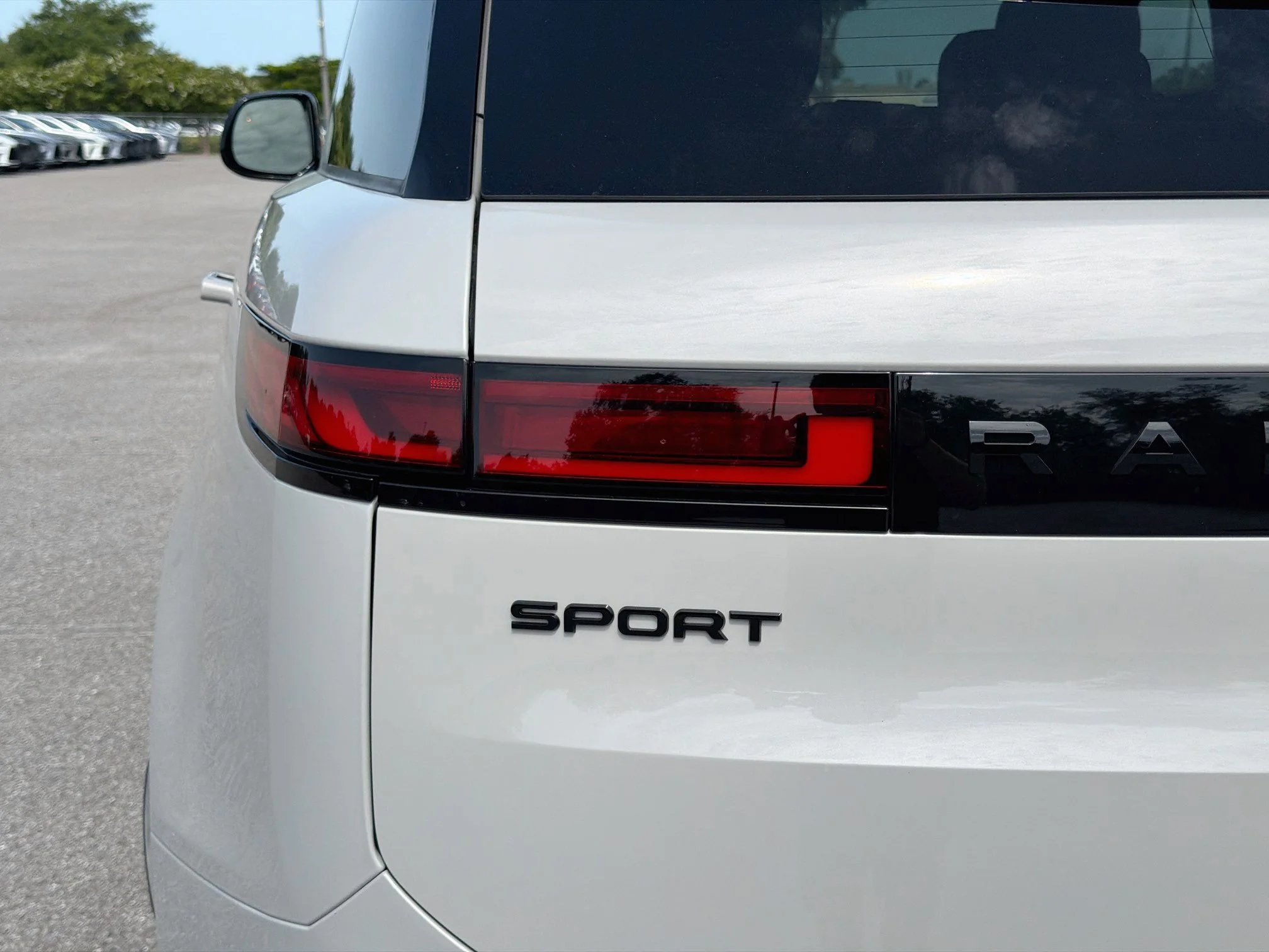 New 2026 Borasco Grey Land Rover SE image 10