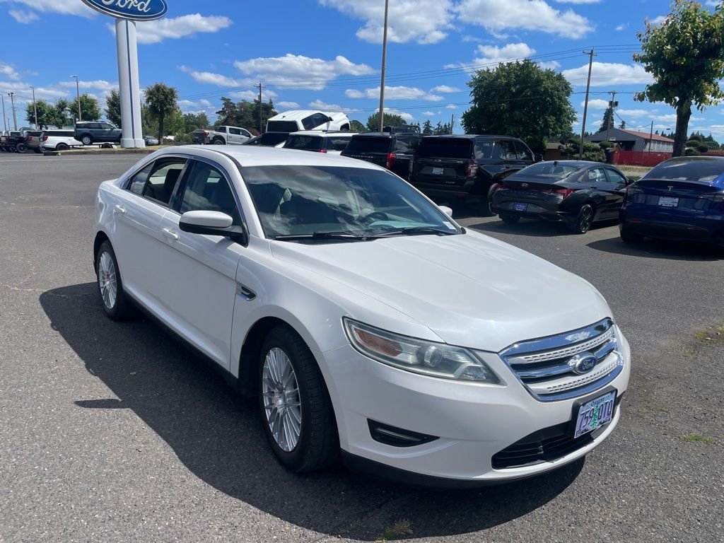 Used 2011 White Platinum Clearcoat Metallic Ford SEL image 3