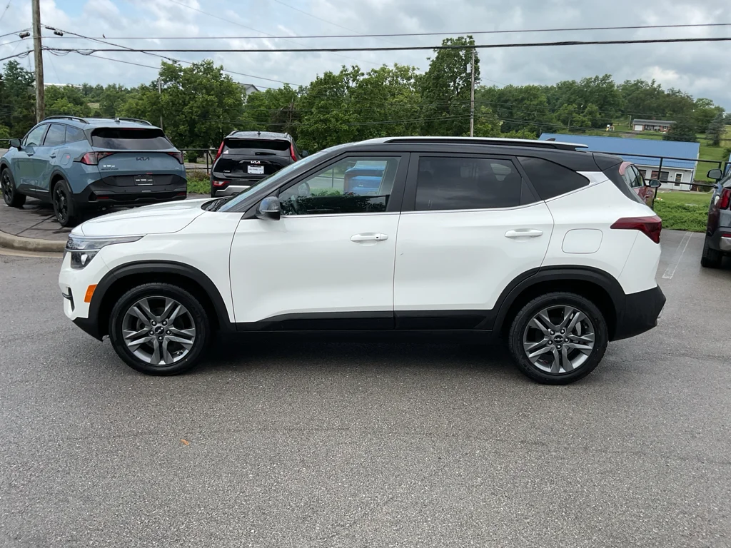 Used 2023 Clear White/Black Roof Kia S image 7