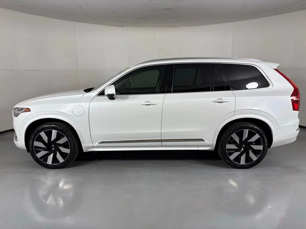 Used 2023 Crystal White Volvo Ultimate image 3