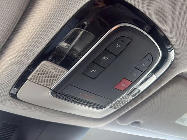 Used 2023 White Hyundai SEL image 30
