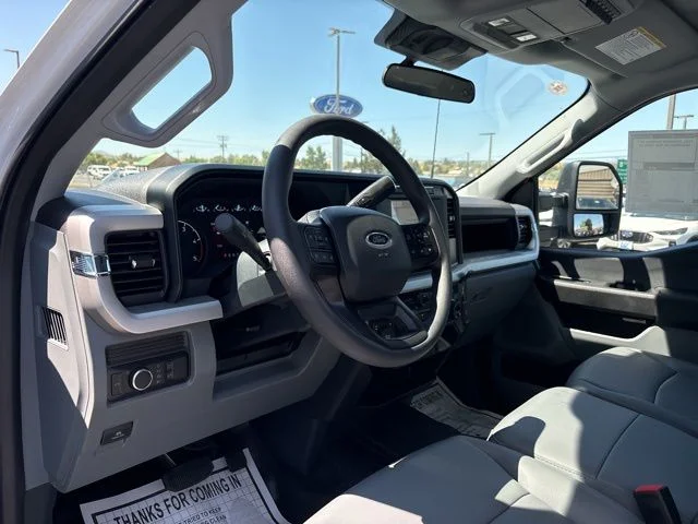 2024 Ford F-550 Super Duty Chassis Cab XL - Photo 30