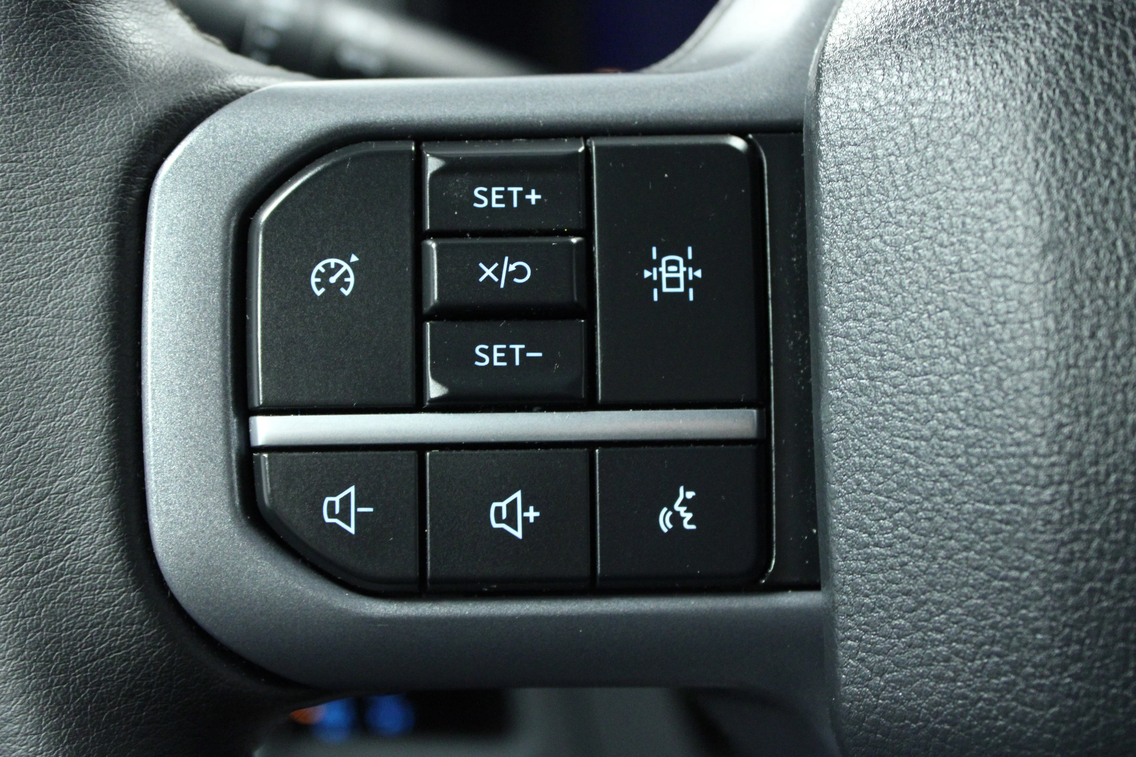 Used 2025 Iconic Silver Metallic Ford XLT image 20