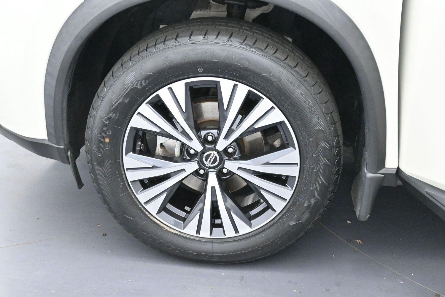 Used 2021 Pearl White Tricoat Nissan SV image 35