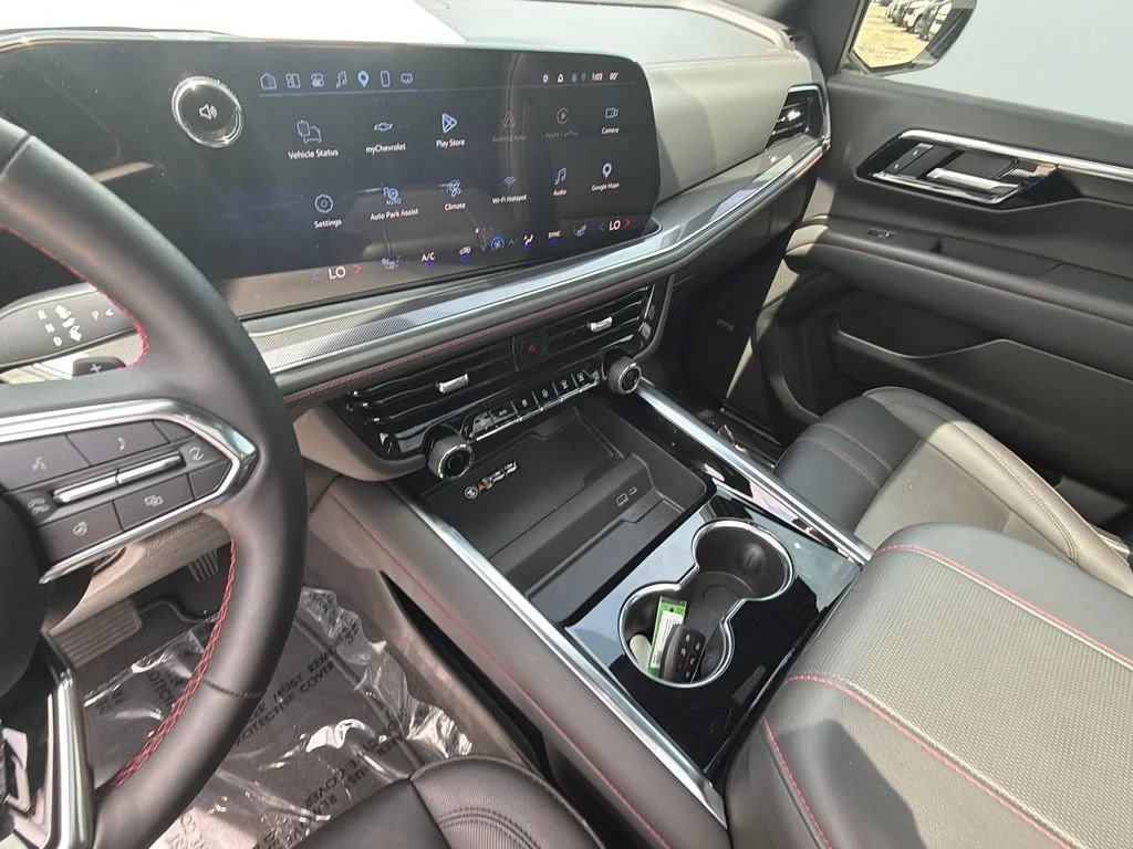 Used 2025 Iridescent Pearl Tricoat Chevrolet RST image 19