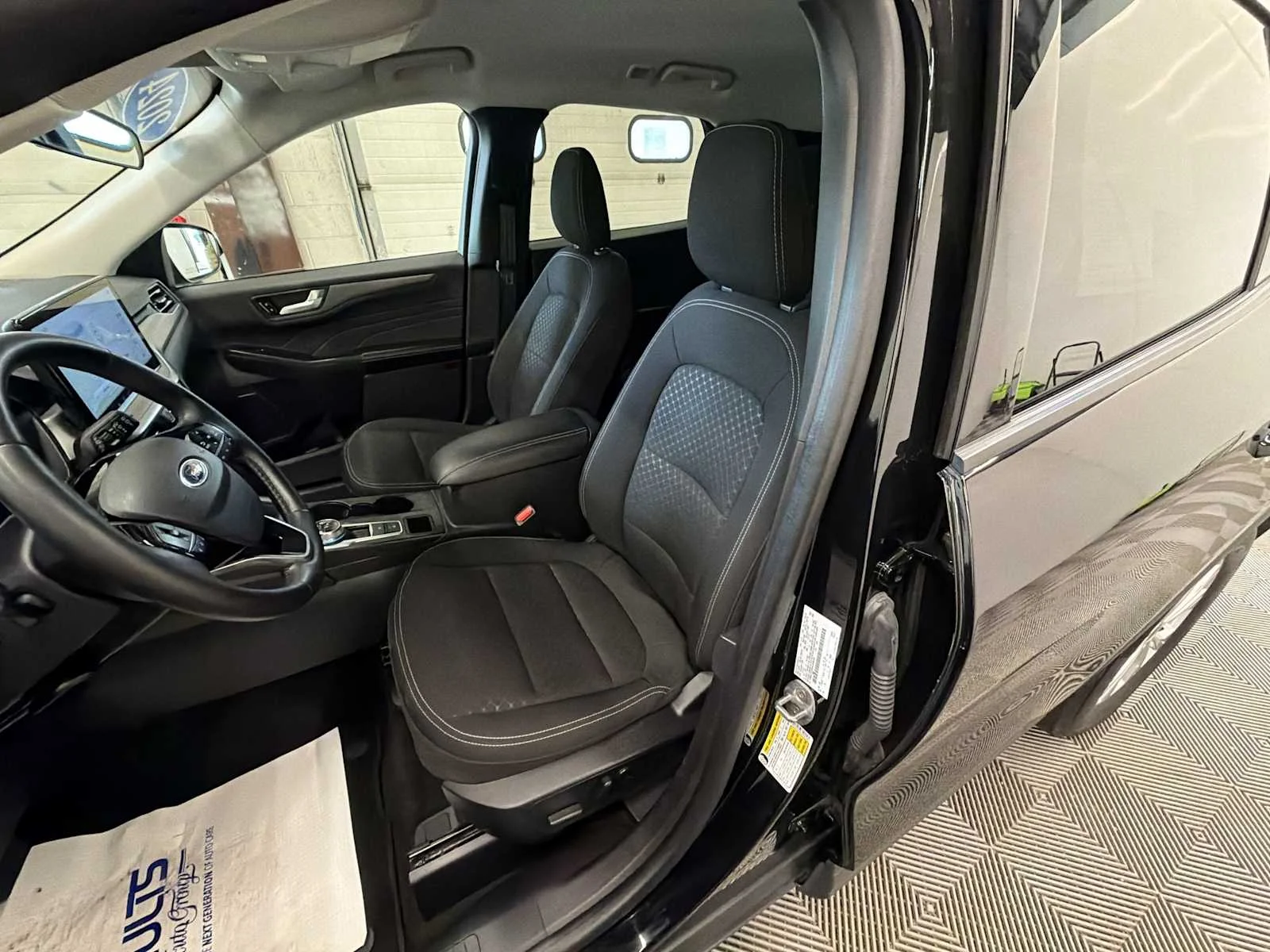 Used 2024 Agate Black Metallic Ford Active image 13