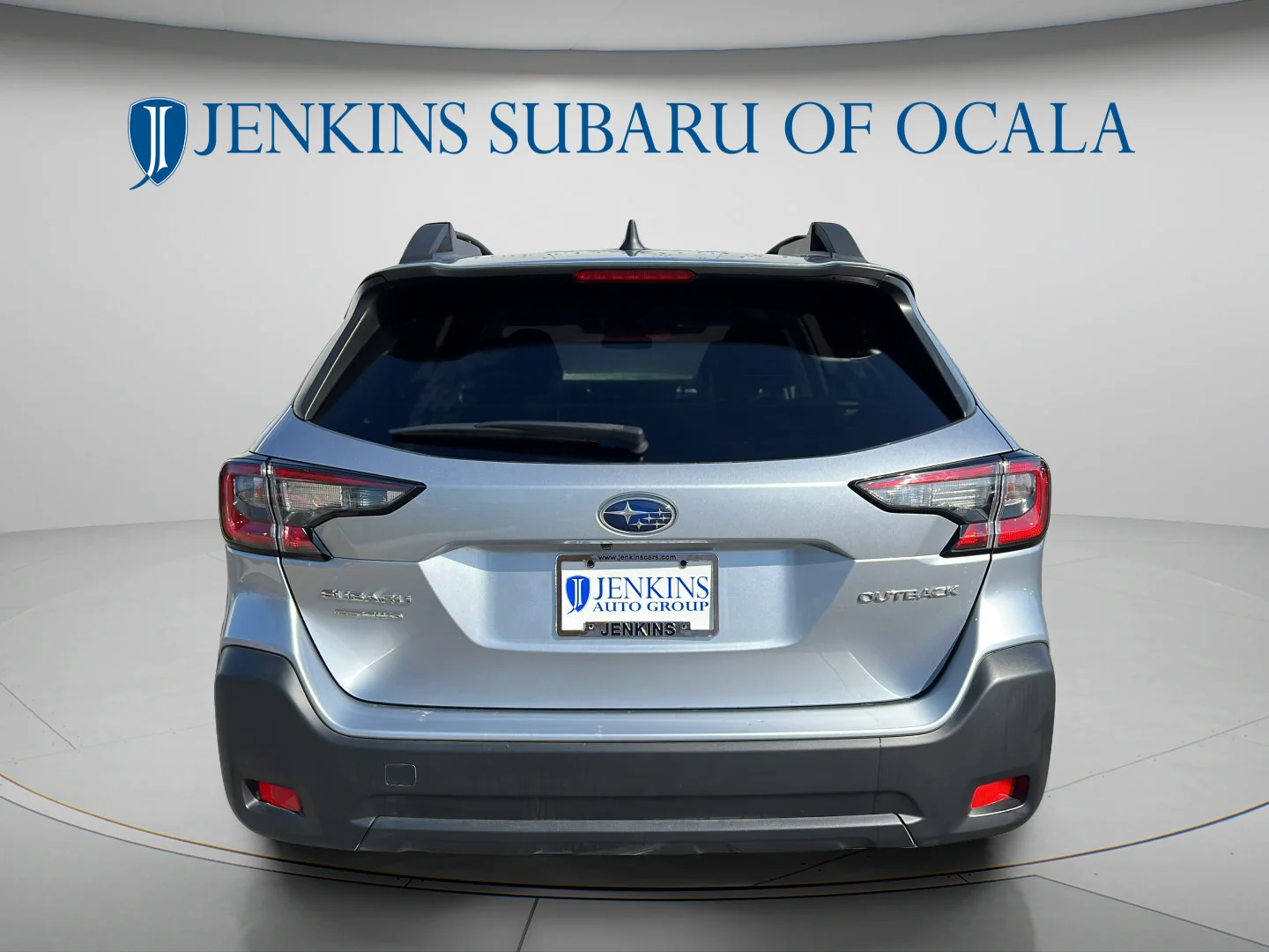 Used 2025 Ice Silver Metallic Subaru Premium image 4