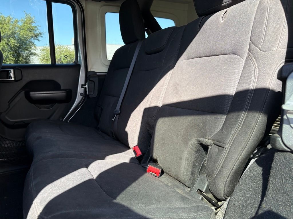 Used 2019 Silver Jeep Unlimited Sport S image 11