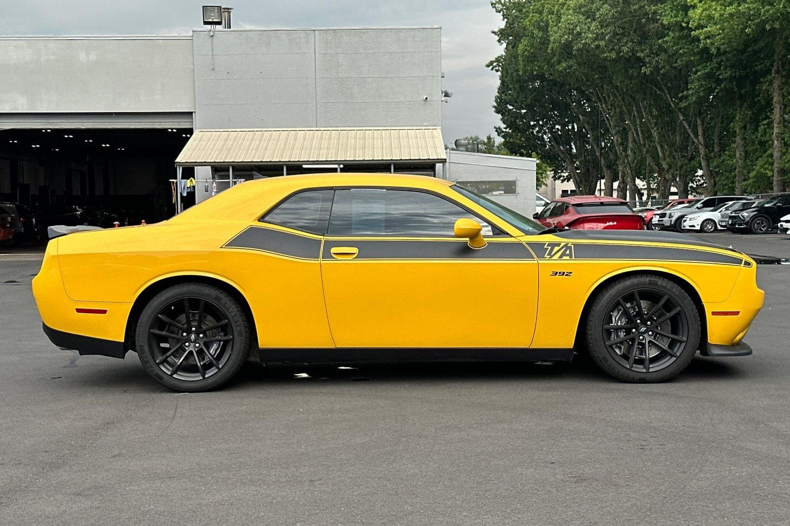 Used 2017 Yellow Dodge R/T image 3