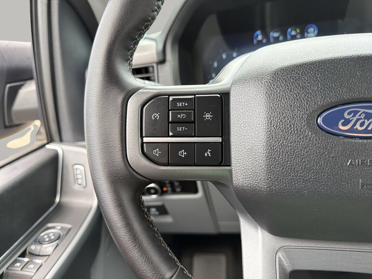Used 2025 Silver Metallic Ford XLT image 26