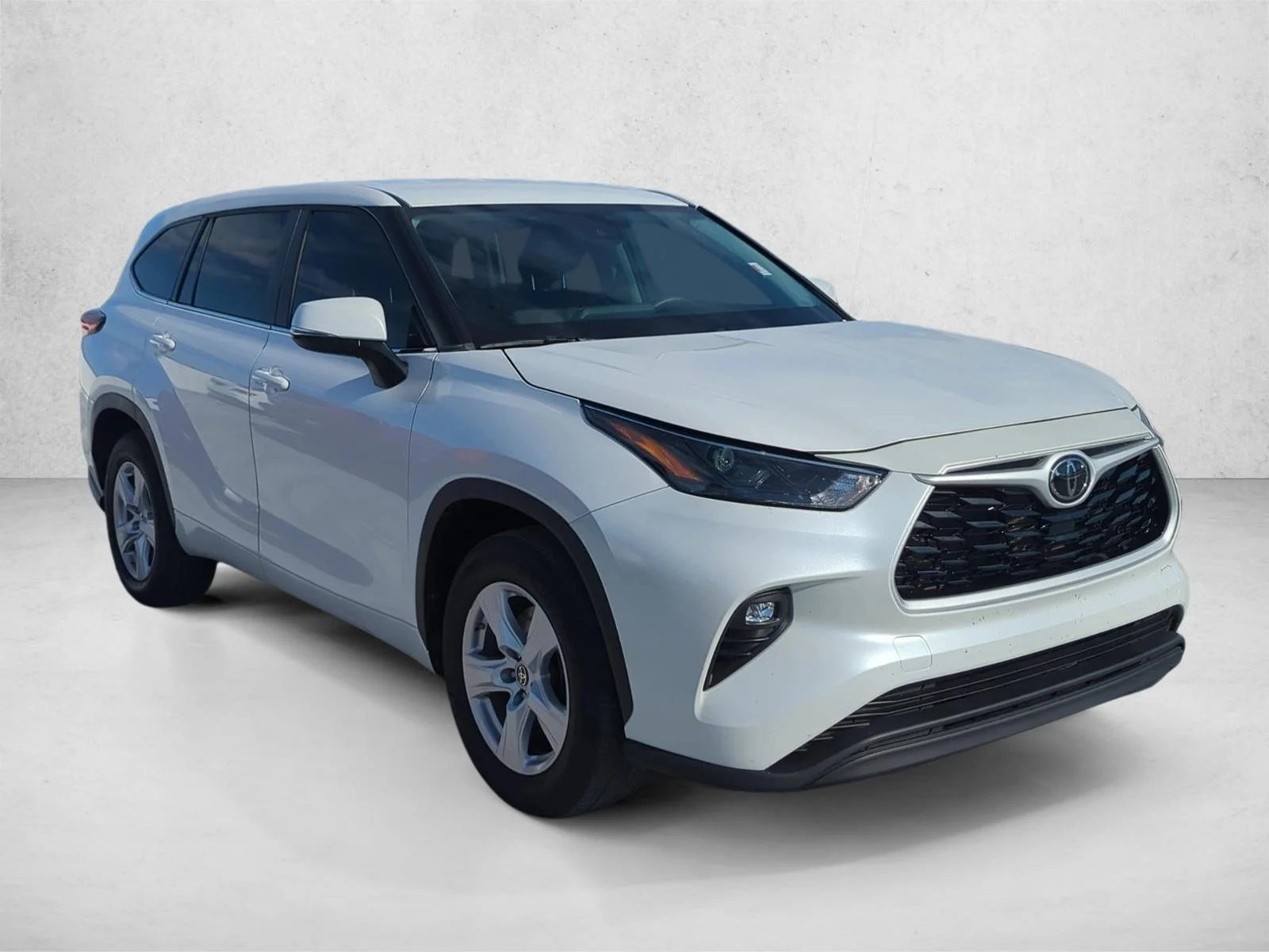 Used 2024 Wind Chill Pearl Toyota LE image 3