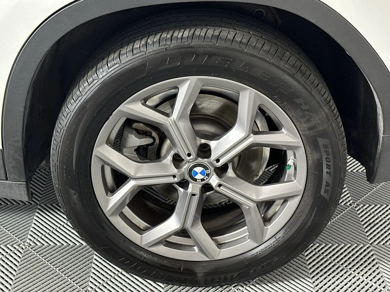 Used 2023 White BMW sDrive30i image 10