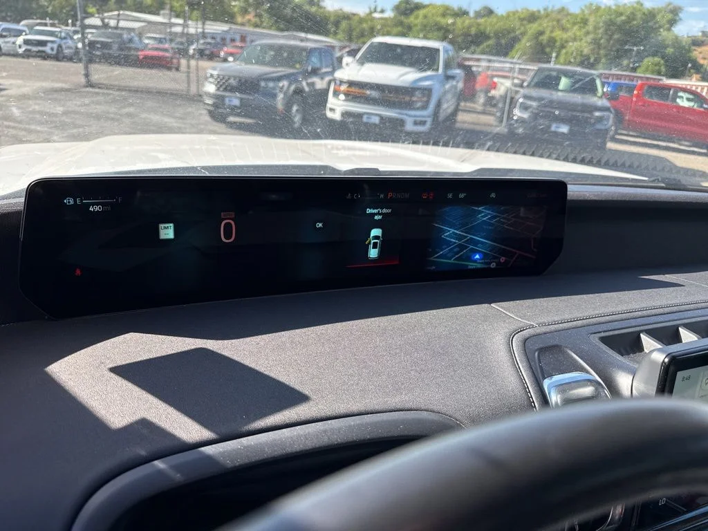 Certified Used 2025 Oxford White Ford Platinum image 21